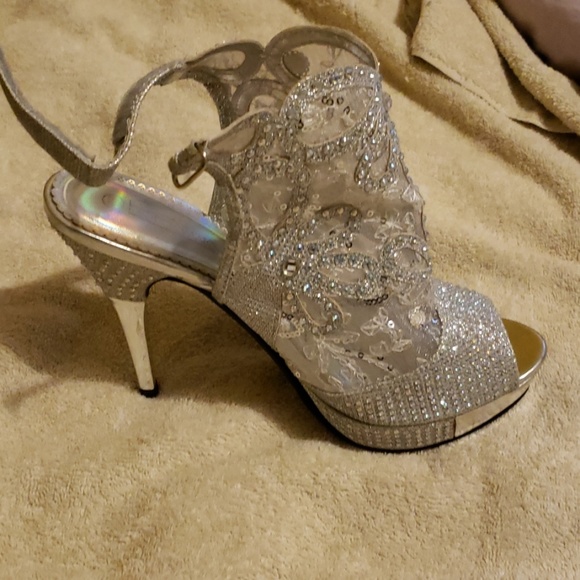 Heels - Picture 3 of 4